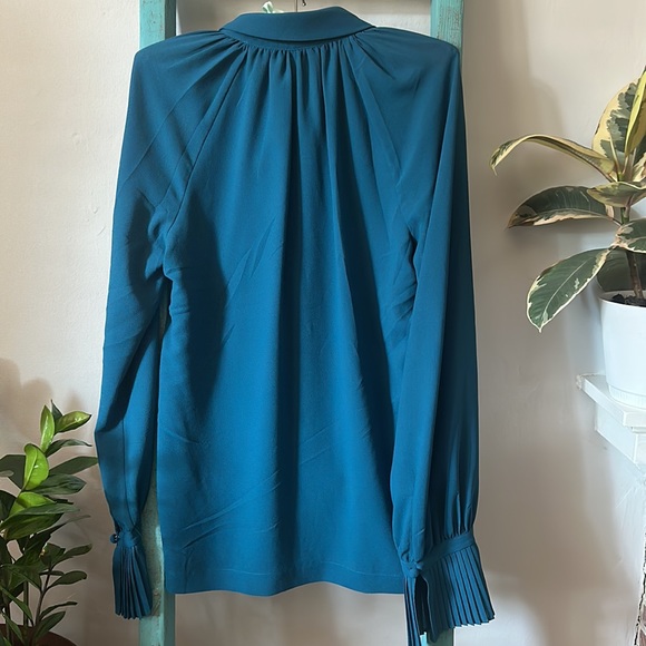 NWT Trina Turk Blouse, Size Small - Picture 5 of 9